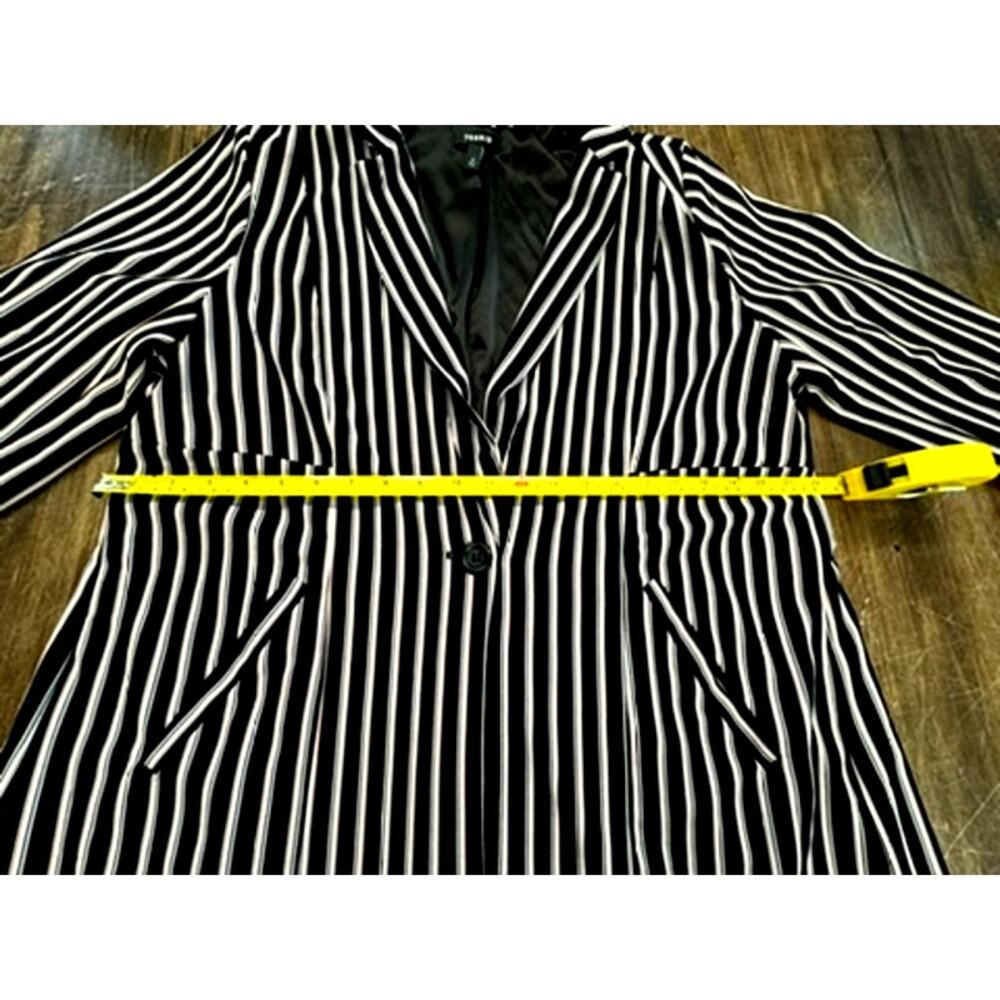 TORRID Studio Crepe Longline  Blazer Size 2XL, Work Wear, Blazer,Beetlejuice - Picture 7 of 8